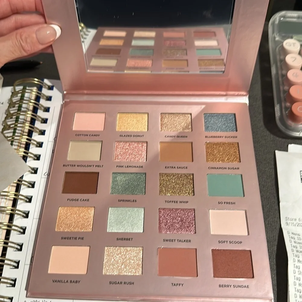 New ICONIC LONDON Treat Yourself Eyeshadow Palette